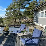 別荘 Cozy With Sea View And Two Terraces Tjøme