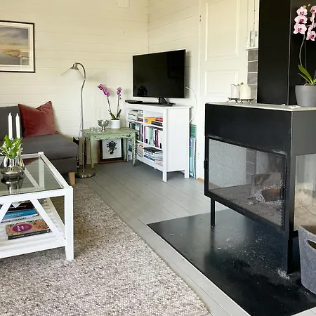 Дом отдыха Cozy With Sea View And Two Terraces Хьёме