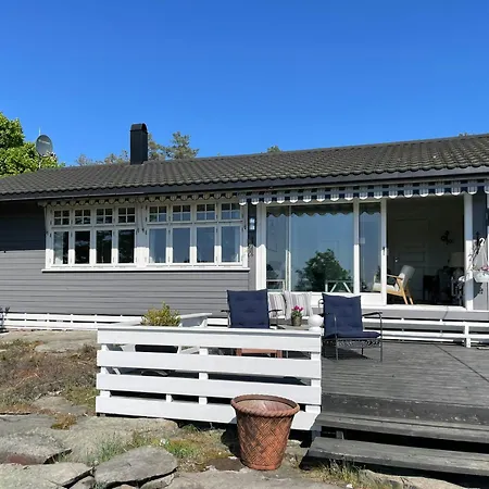 Дом отдыха Cozy With Sea View And Two Terraces Хьёме