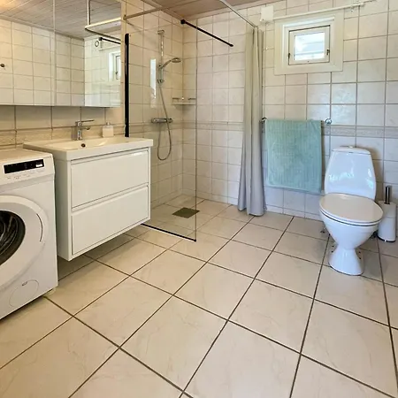 Дом отдыха Cozy With Sea View And Two Terraces Хьёме