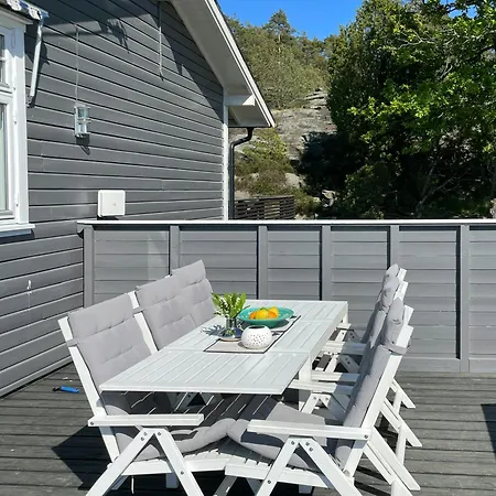 Дом отдыха Cozy With Sea View And Two Terraces *