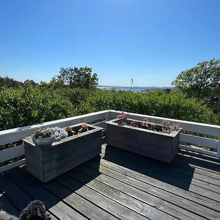 Дом отдыха Cozy With Sea View And Two Terraces *